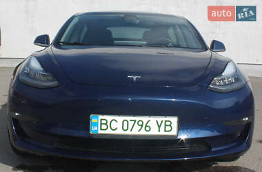 Tesla Model 3  2020