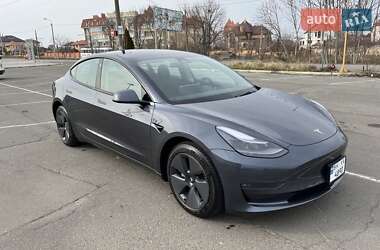 Tesla Model 3  2022