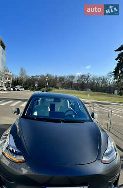 Tesla Model 3  2019