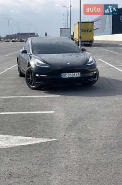 Tesla Model 3  2019