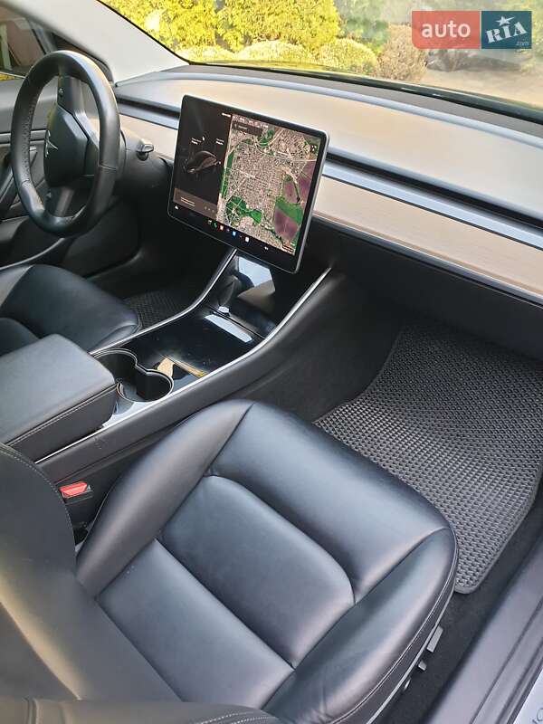 Седан Tesla Model 3 2018 в Харкові