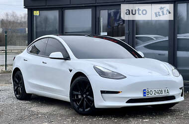 Tesla Model 3  2021