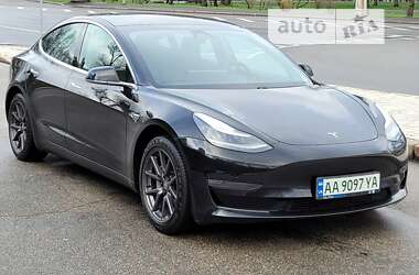 Tesla Model 3  2019