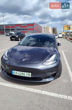 Tesla Model 3  2019
