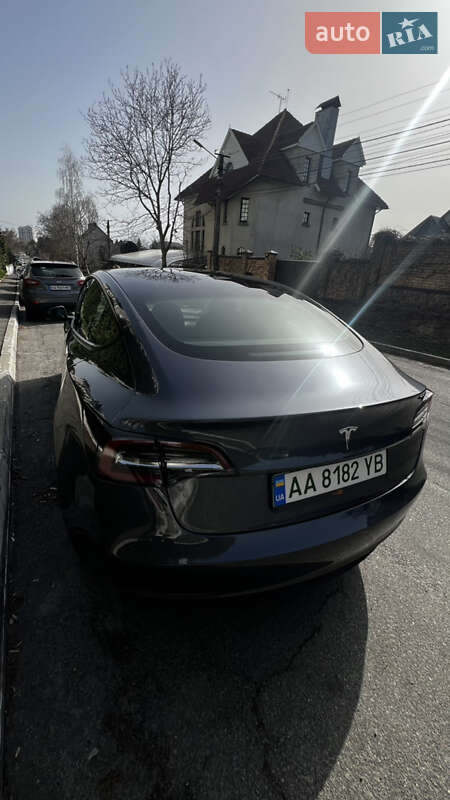 Седан Tesla Model 3 2022 в Києві
