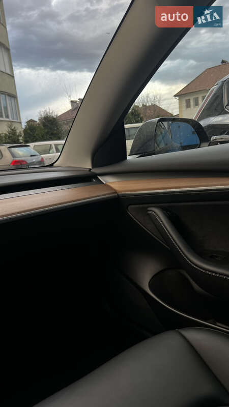 Седан Tesla Model 3 2022 в Києві