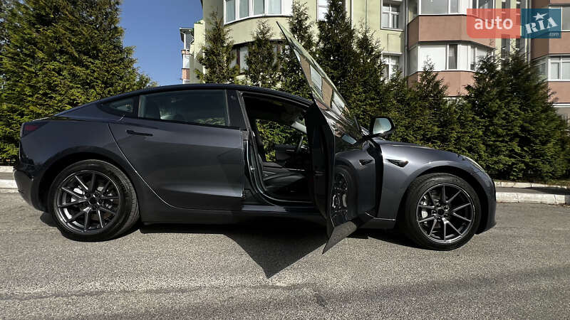 Седан Tesla Model 3 2022 в Києві