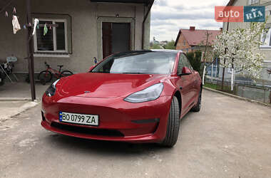 Tesla Model 3  2021