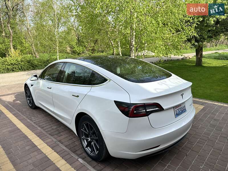 Седан Tesla Model 3 2018 в Дніпрі