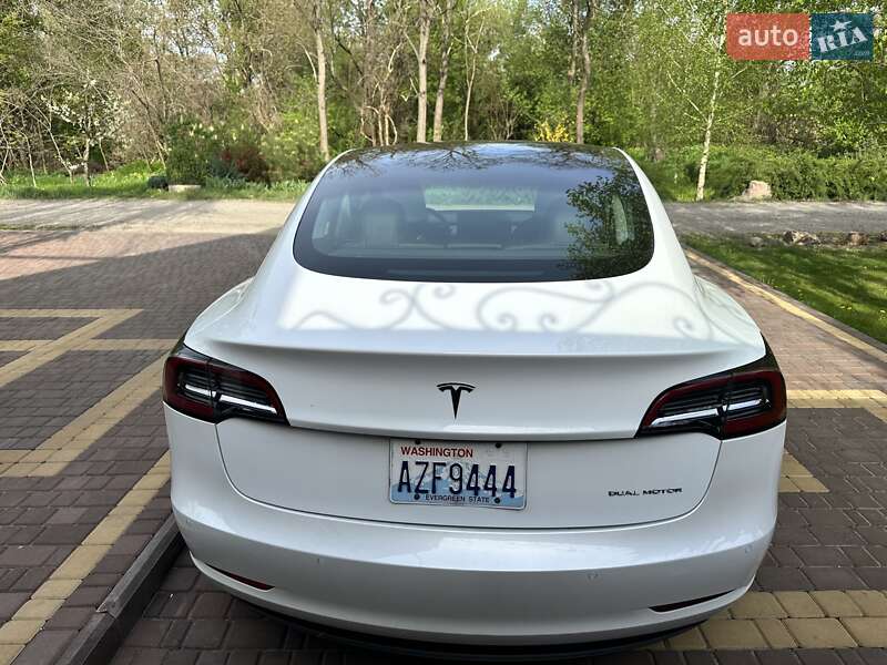 Седан Tesla Model 3 2018 в Дніпрі