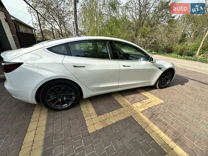 Седан Tesla Model 3 2018 в Дніпрі