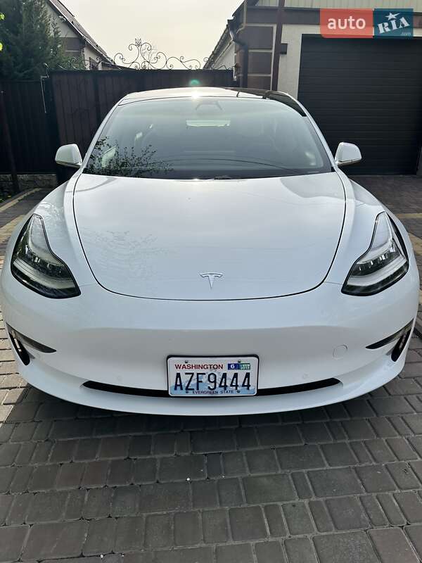 Седан Tesla Model 3 2018 в Дніпрі