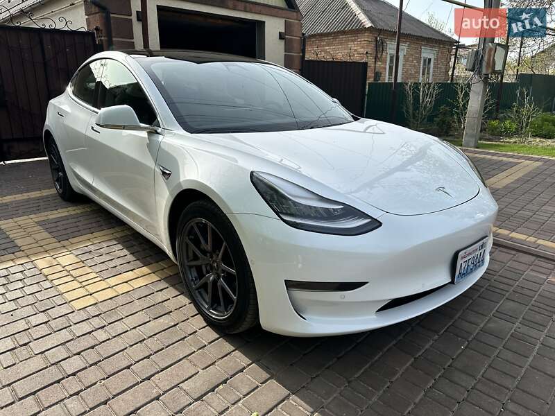 Седан Tesla Model 3 2018 в Дніпрі