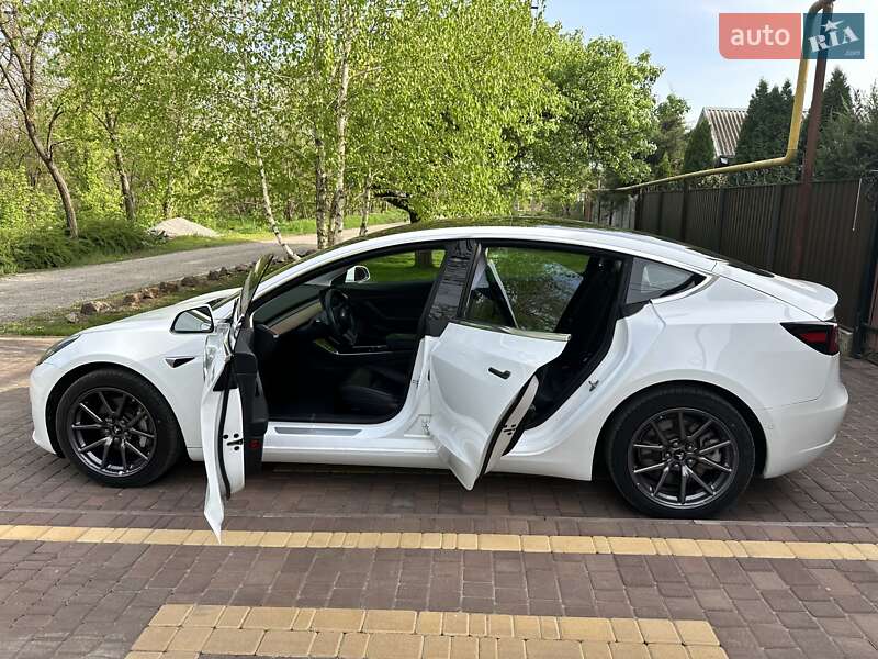 Седан Tesla Model 3 2018 в Дніпрі