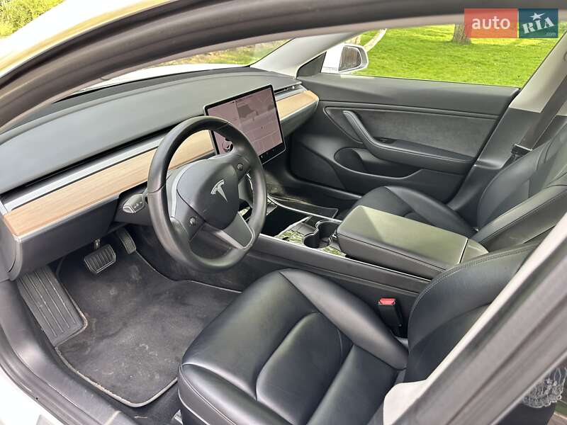 Седан Tesla Model 3 2018 в Дніпрі