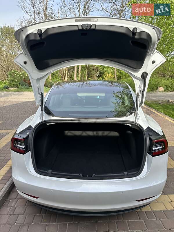 Седан Tesla Model 3 2018 в Дніпрі