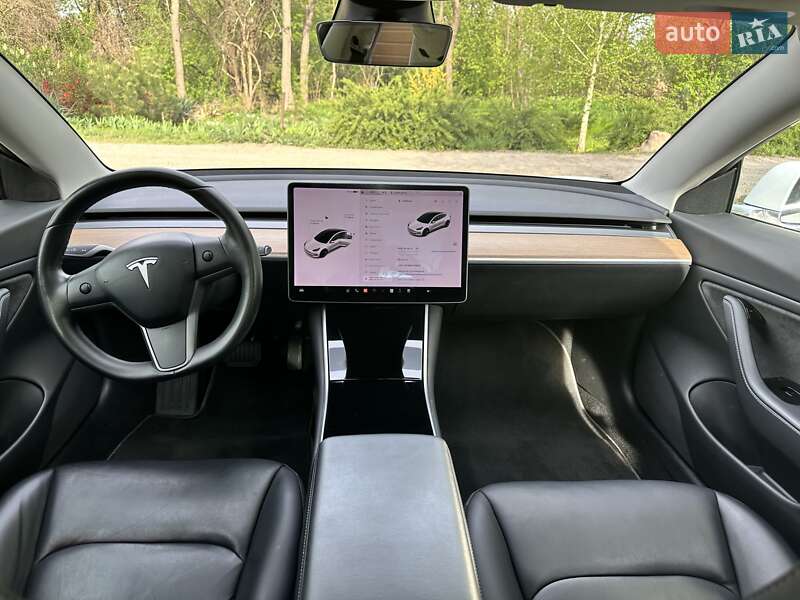 Седан Tesla Model 3 2018 в Дніпрі