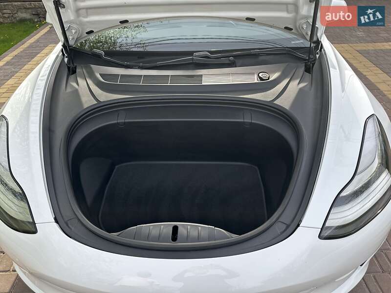 Седан Tesla Model 3 2018 в Дніпрі