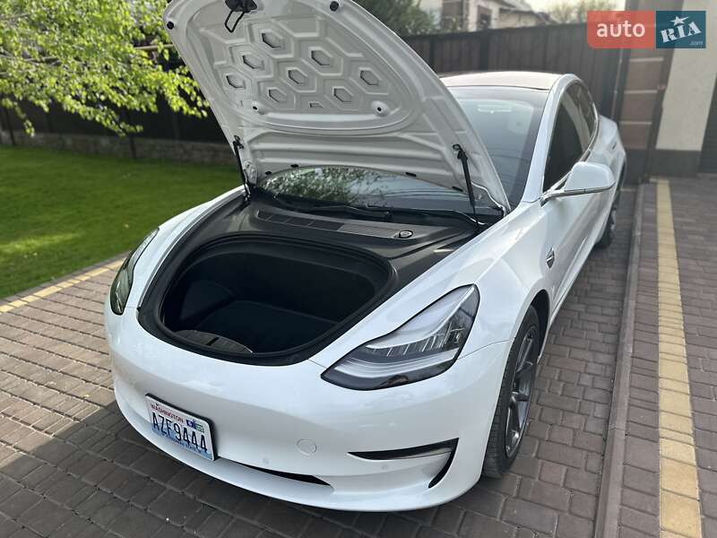 Седан Tesla Model 3 2018 в Дніпрі