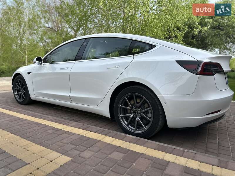 Седан Tesla Model 3 2018 в Дніпрі