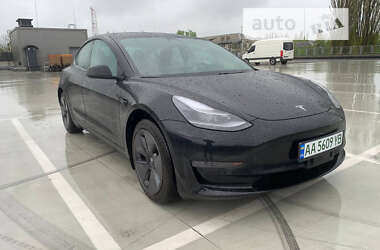 Tesla Model 3  2021