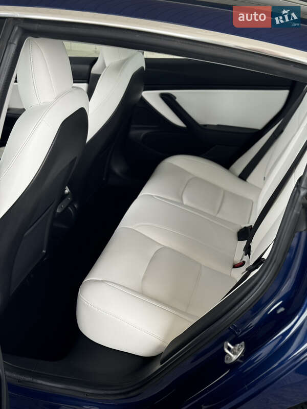 Седан Tesla Model 3 2018 в Дніпрі