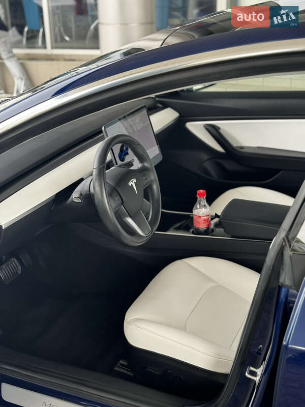 Седан Tesla Model 3 2018 в Дніпрі