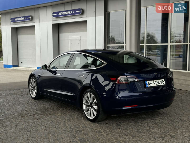 Седан Tesla Model 3 2018 в Дніпрі
