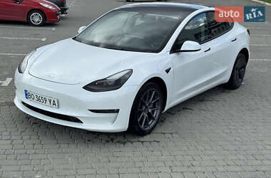 Tesla Model 3  2022