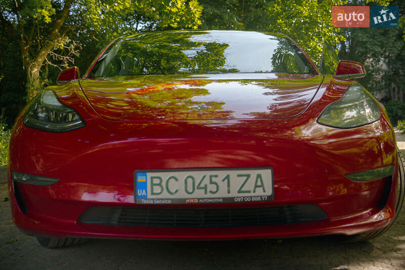 Седан Tesla Model 3 2018 в Львові