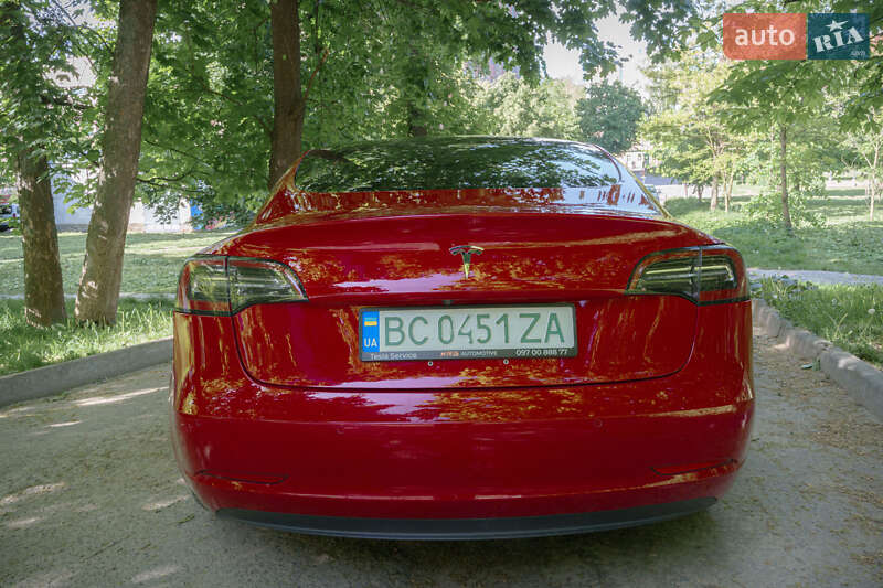Седан Tesla Model 3 2018 в Львові