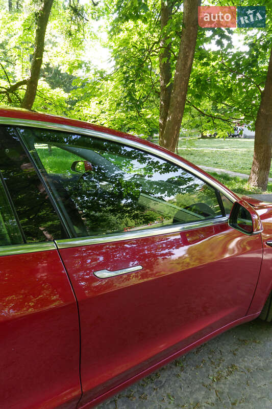 Седан Tesla Model 3 2018 в Львові