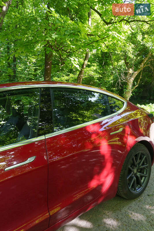 Седан Tesla Model 3 2018 в Львові