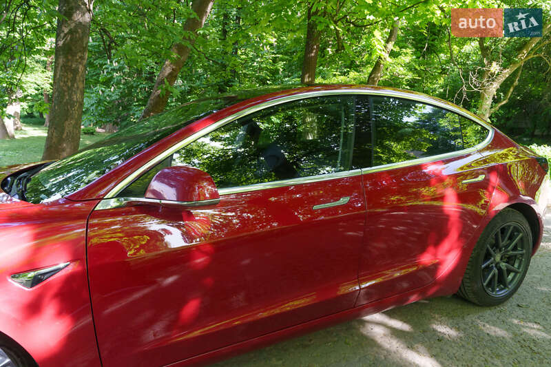Седан Tesla Model 3 2018 в Львові