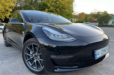 Tesla Model 3  2019