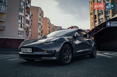 Tesla Model 3  2022