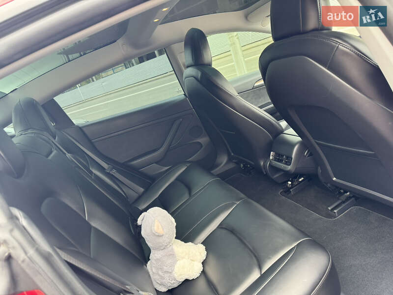 Седан Tesla Model 3 2021 в Харкові