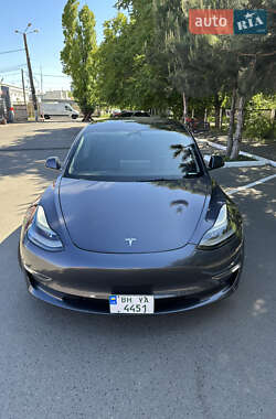 Tesla Model 3  2021