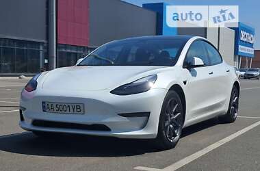 Tesla Model 3  2022