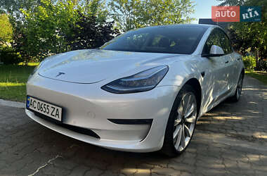 Tesla Model 3  2019