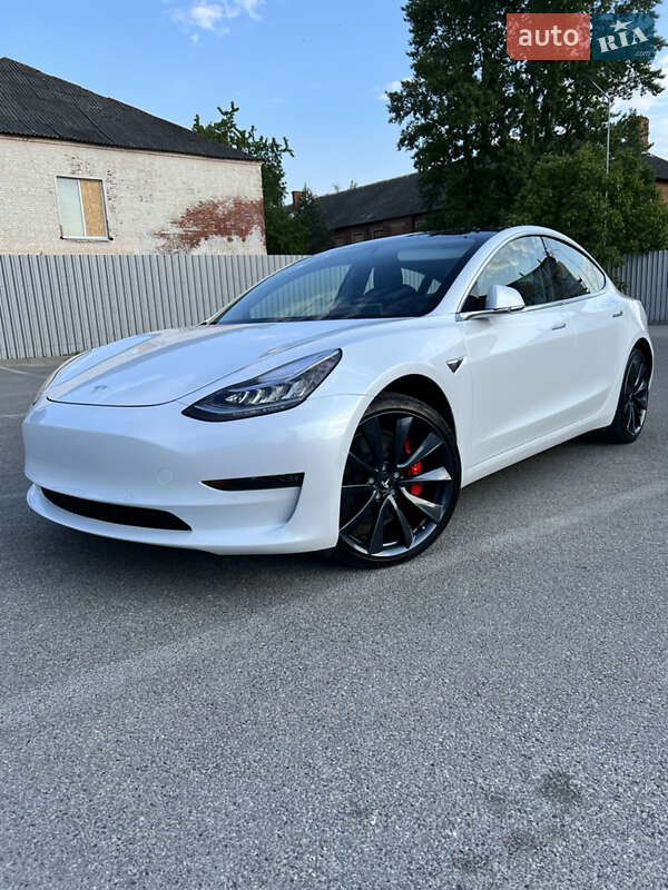 Tesla Model 3 2019