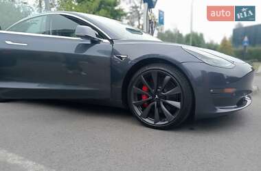 Tesla Model 3  2019