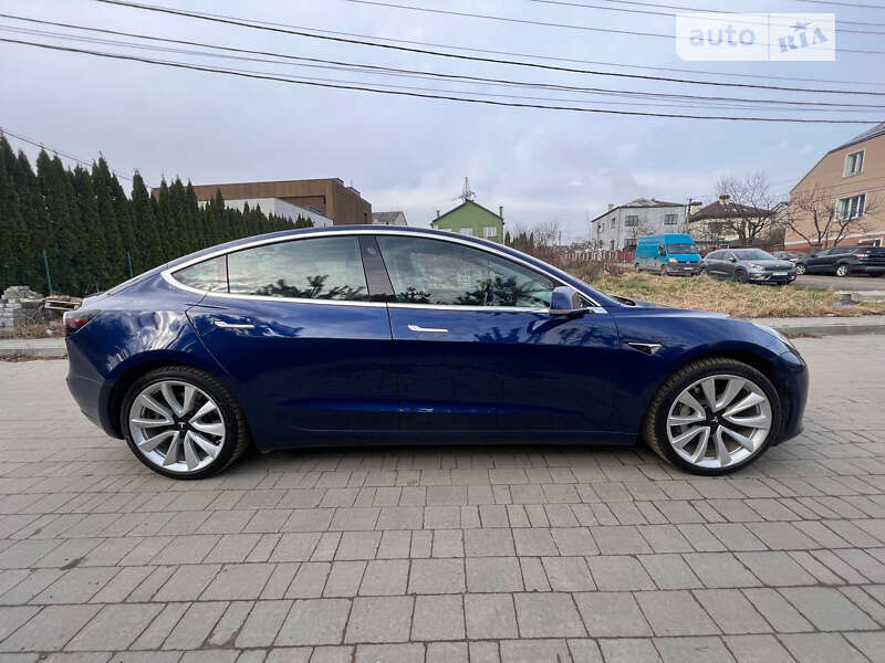 Седан Tesla Model 3 2019 в Львове