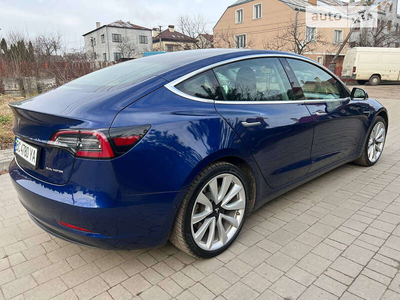Седан Tesla Model 3 2019 в Львове