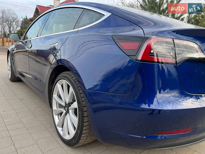 Седан Tesla Model 3 2019 в Львове
