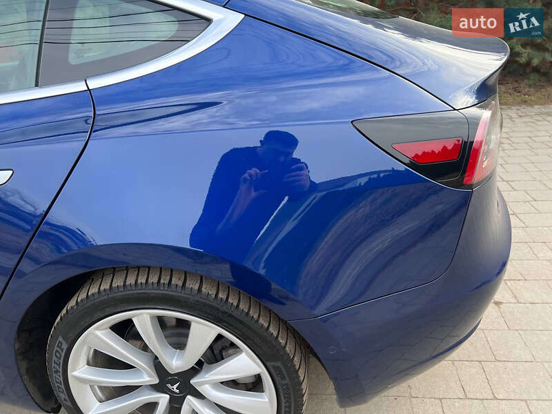 Седан Tesla Model 3 2019 в Львове