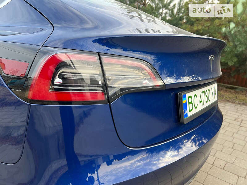 Седан Tesla Model 3 2019 в Львове