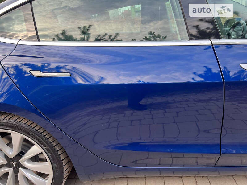 Седан Tesla Model 3 2019 в Львове