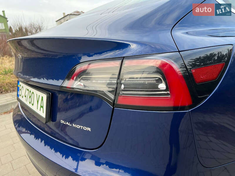 Седан Tesla Model 3 2019 в Львове