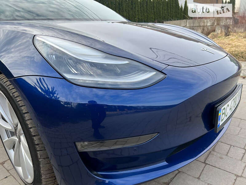 Седан Tesla Model 3 2019 в Львове
